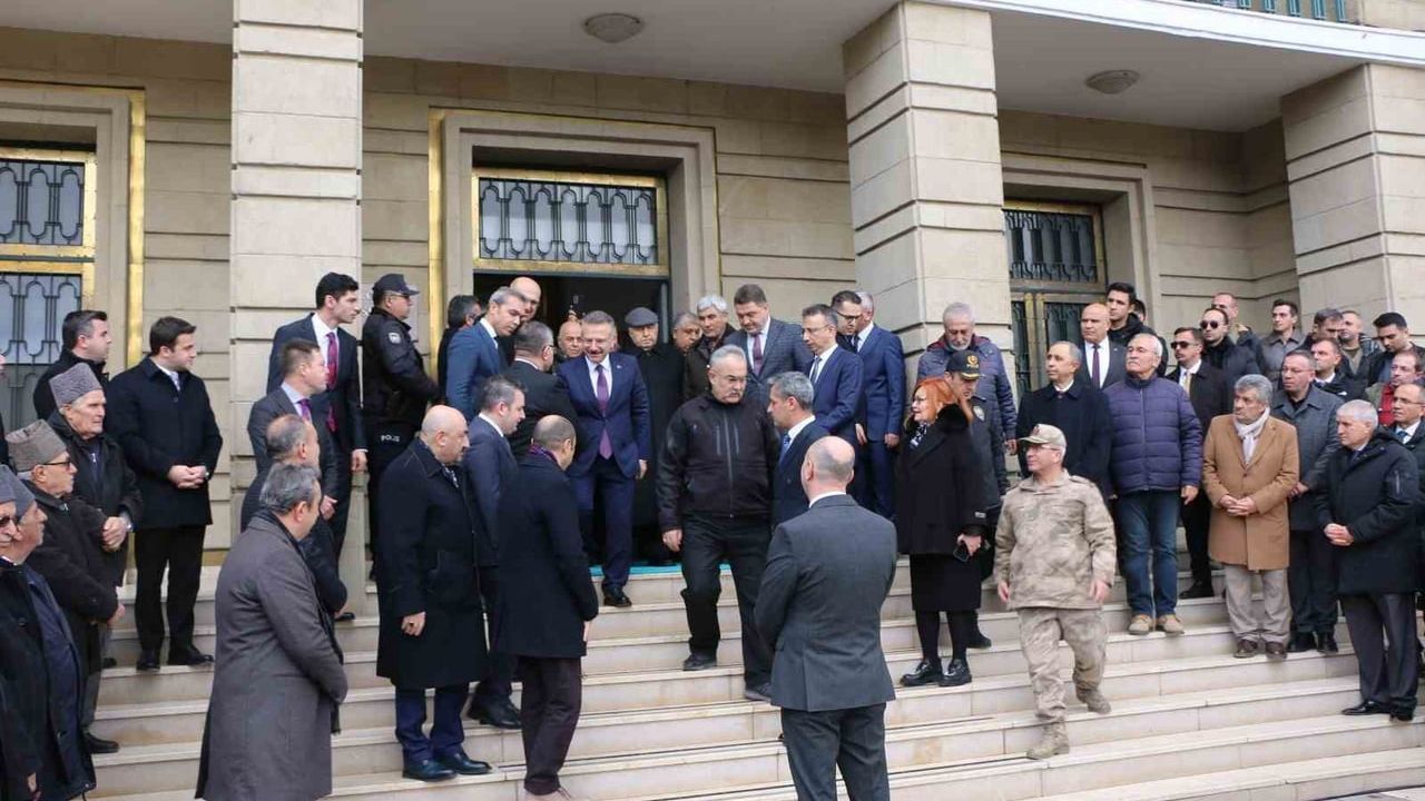 Eskişehir Valisi Hüseyin Aksoy, görev süresinin dolmasıyla valilikten ayrıldı