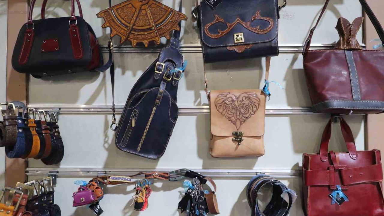 Eskişehirli Dilek Mutlu: Vaketa ile Deri Sanatını El İşiyle Sürdürmek