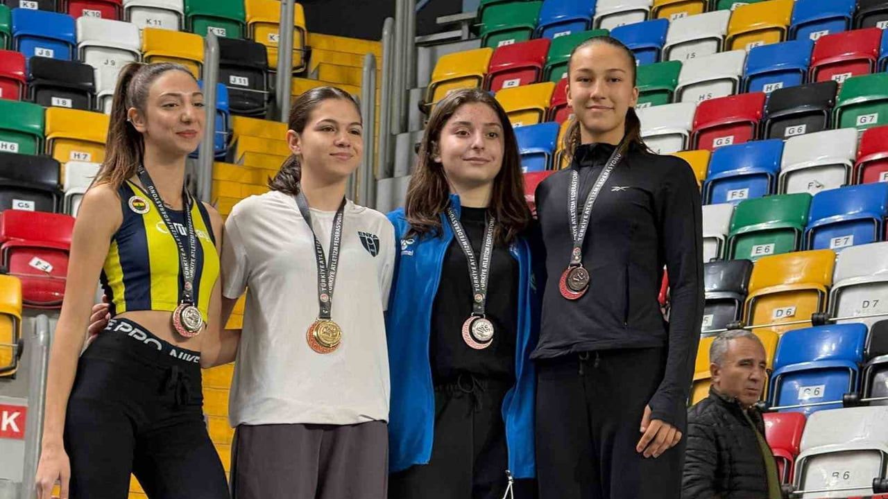 Eskişehirli Sporcu Sudenaz Bayram, U20 Türkiye Salon Şampiyonası'nda Sırıkla Atlamada 3. Oldu