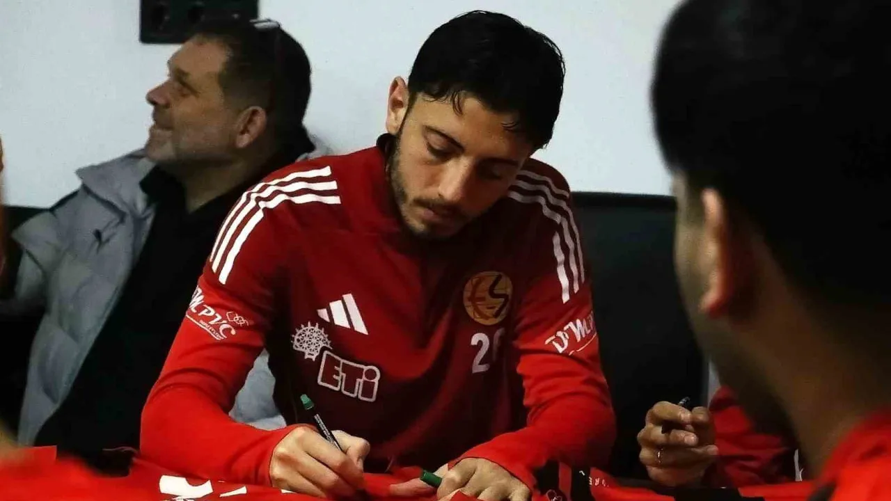 Eskişehirspor oyuncuları koruma altındaki çocuklarla buluştu