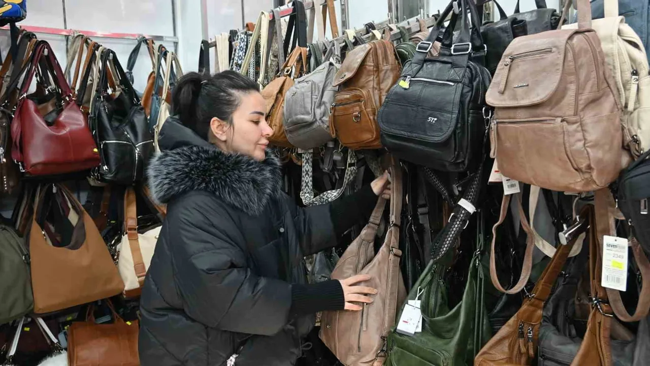 Esnaf Fatma Aydın: Kışta çanta tercihlerinde su geçirmezlik ve hacim öne çıktı