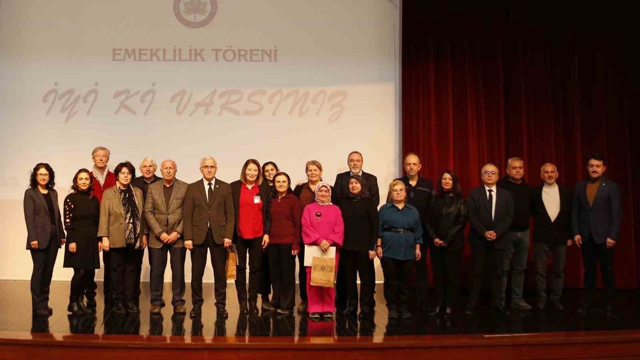 ESOGÜ'de idari personele emeklilik töreni: Rektör Çolak teşekkür etti