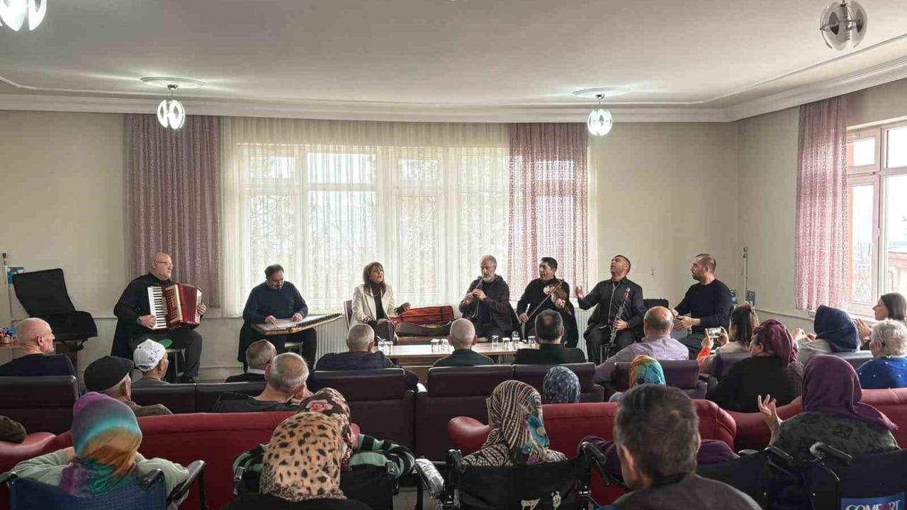 ESOGÜ'den Halis Toprak Huzurevi'nde anlamlı konser