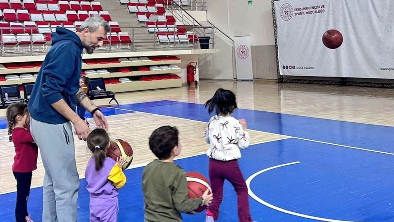 Esra Akkaya Anaokulu öğrencileri Eskişehir'de basketbol ve cimnastiği tanıdı