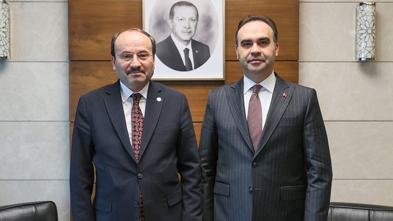 ETÜ Rektörü Çakmak, Bakan Kacır ile Erzurum'da çip üretimi için YÜTAM altyapısını sundu