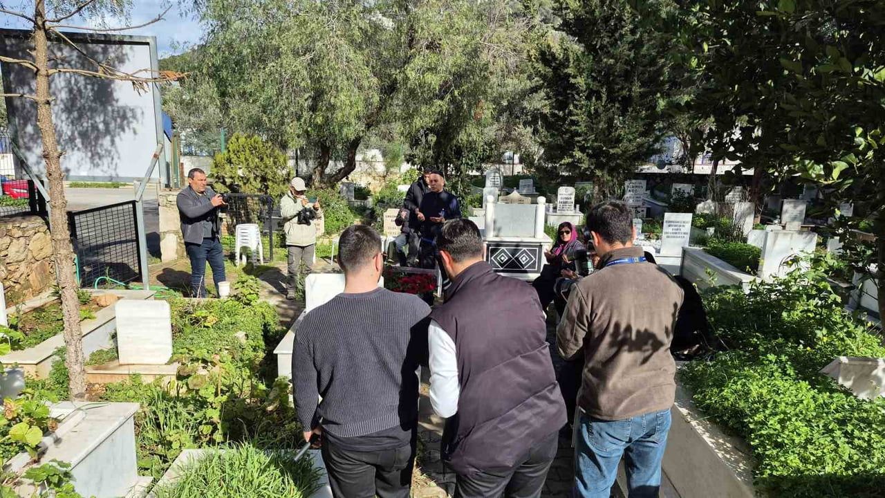 Fatma Girik Bodrum'da Anıldı: Torba Mezarlığı'ndaki Törene Yaklaşık 10 Kişi Katıldı