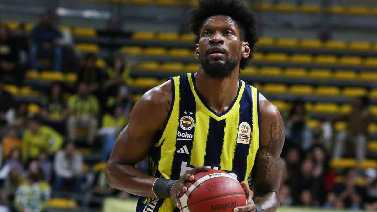 Fenerbahçe Beko, Bahçeşehir Koleji'ni 89-58 Yenerek Liderliğe Yükseldi