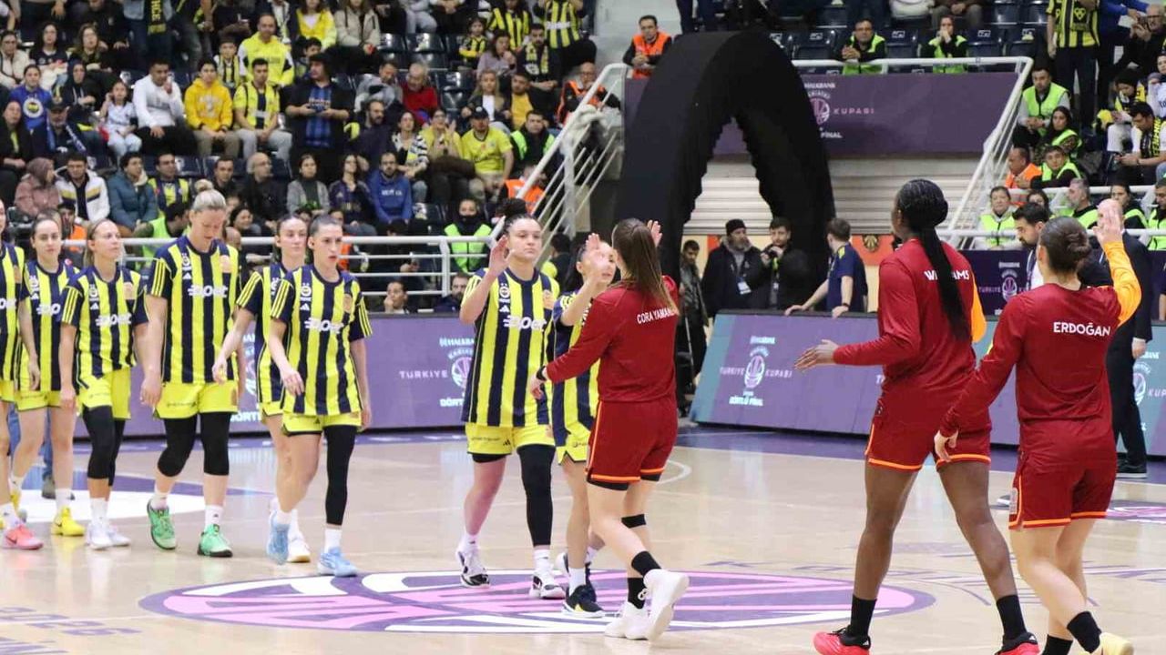 Fenerbahçe, Denizli'de Halkbank Kadınlar Türkiye Kupası'nı kazandı