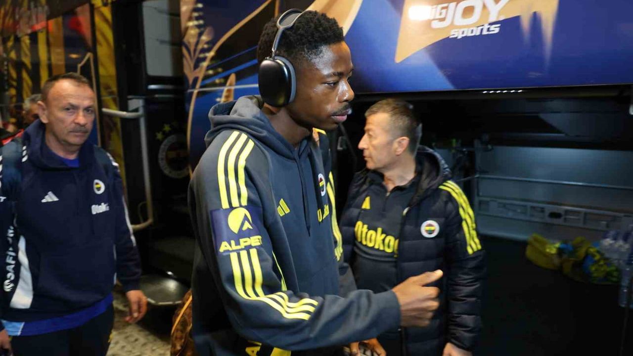 Fenerbahçe kafilesi Adana'ya geldi — Turkcell Süper Kupa yarı finali öncesi