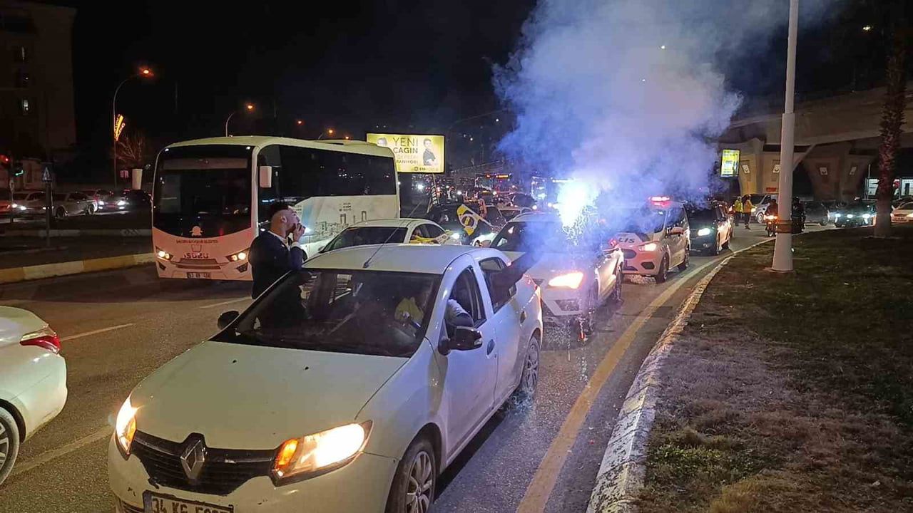 Fenerbahçe'nin Süper Kupa zaferi Şanlıurfa'da kutlandı