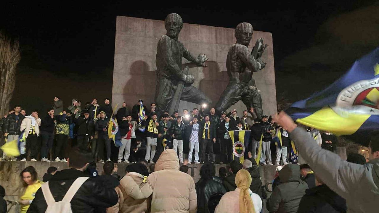 Fenerbahçe'nin Turkcell Süper Kupa zaferi Ankara'da kutlandı