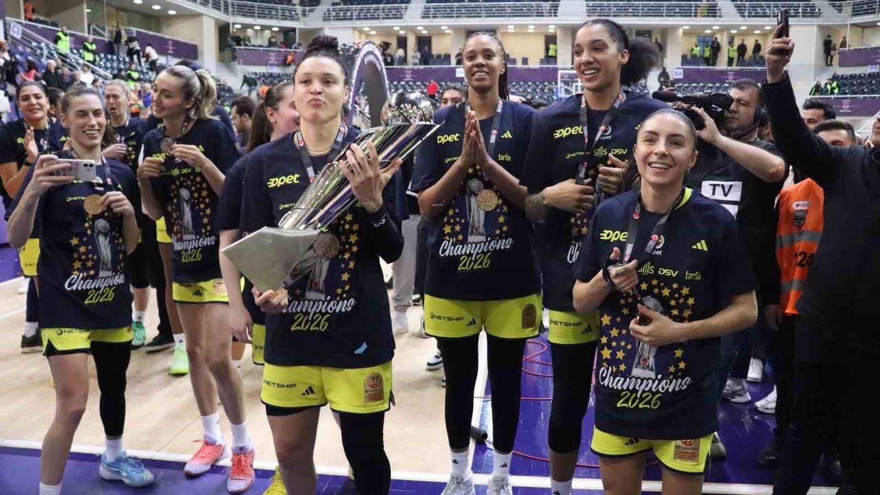 Fenerbahçe Opet, Halkbank Kadınlar Türkiye Kupası’nı 86-66 ile kazandı