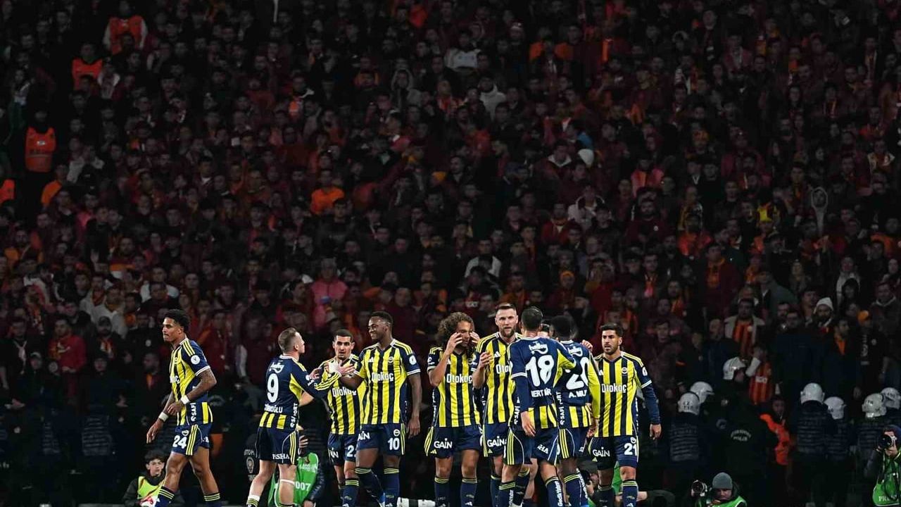 Fenerbahçe, Turkcell Süper Kupa Finalinde Galatasaray'ı 2-0 Yenerek 4 Maç Sonra Üstünlük Sağladı