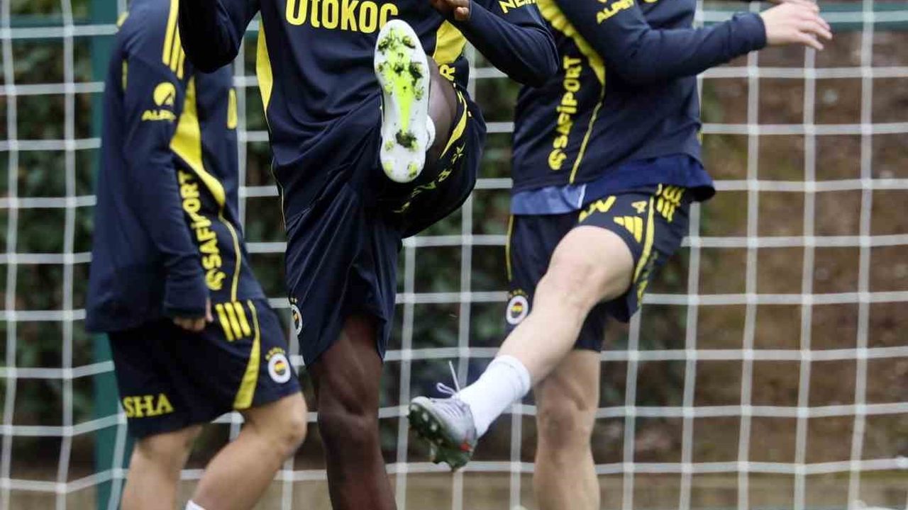 Fenerbahçe, Turkcell Süper Kupa Yarı Finali Öncesi Samsunspor Maçı Hazırlıklarını Tamamladı