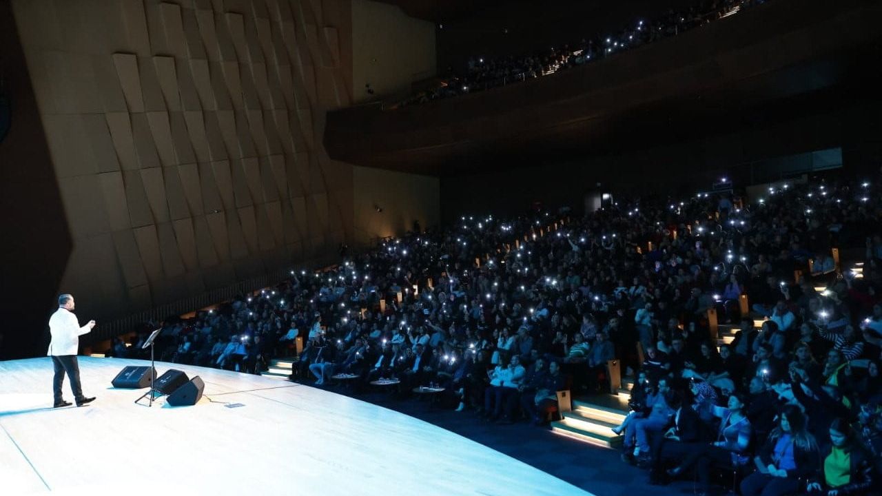 Ferdi Tayfur Denizli'de Şarkılarıyla Anıldı: Kongre Merkezi'nde Anma Gecesi
