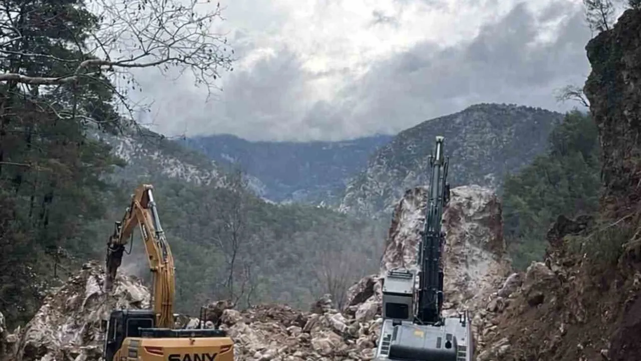 Fethiye'de heyelan isale hatlarına zarar verdi, mahallelere tankerle su sağlanıyor