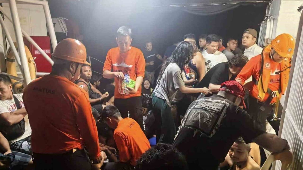 Filipinler'de feribot battı: 15 ölü, 43 kayıp, 316 kurtarıldı
