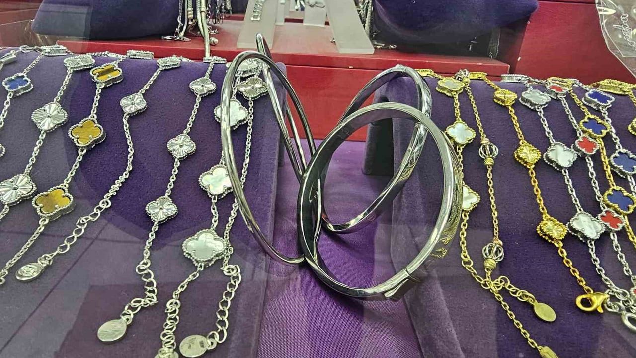 Fiyat artışı yatırım ve düğün tercihini değiştirdi: Gümüş bilezikler öne çıkıyor