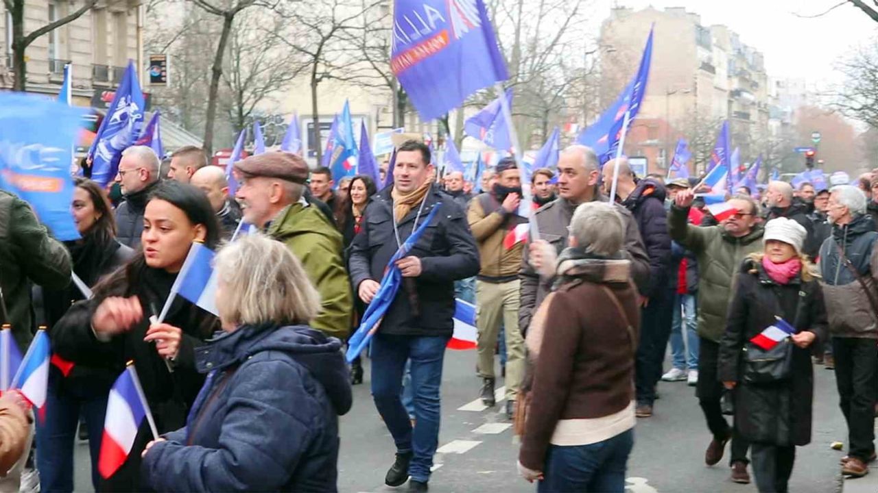 Fransa'da yaklaşık 20 kentte polis gösterileri: Alliance sendikası kaynak yetersizliğine dikkat çekti