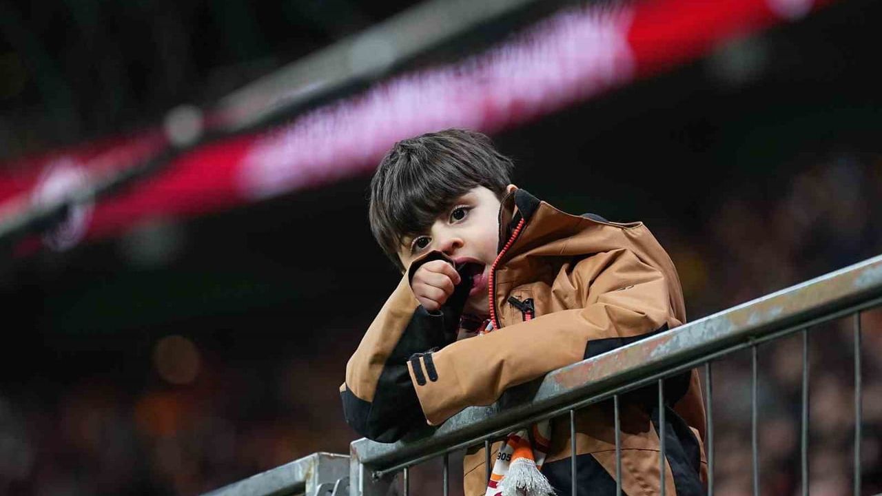 Galatasaray taraftarları Gaziantep FK maçında yönetimi protesto etti