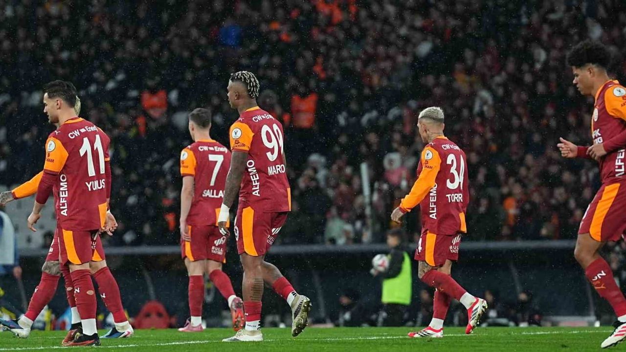 Galatasaray, Turkcell Süper Kupa Finalinde Fenerbahçe'ye 4 Maç Sonra Yenildi