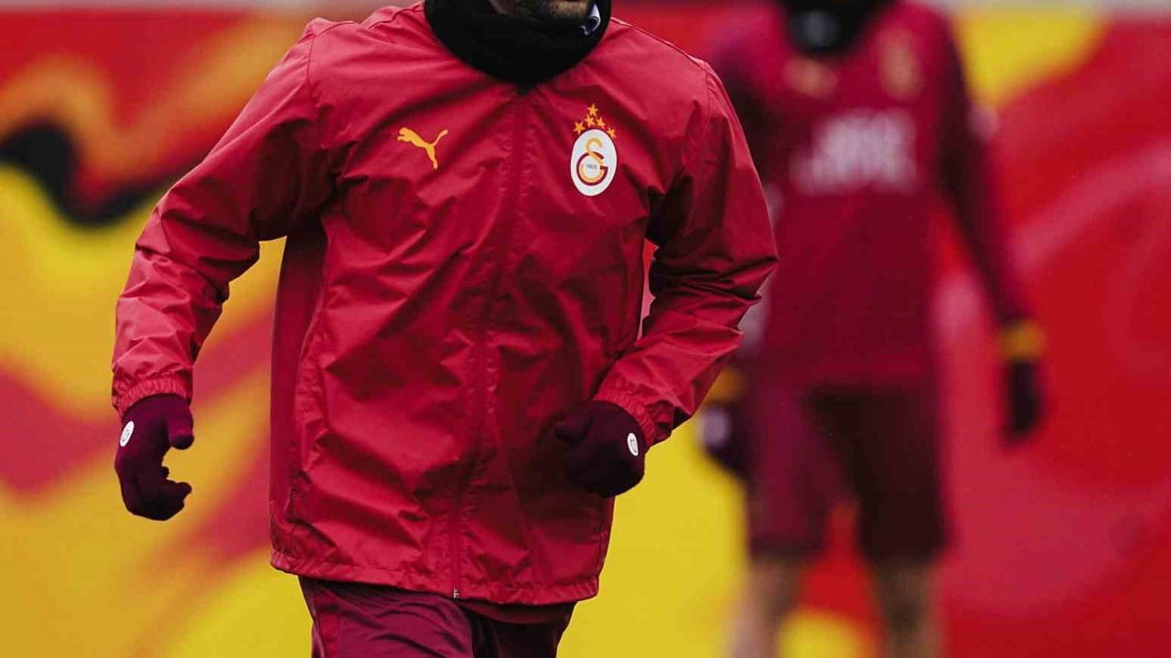 Galatasaray, Turkcell Süper Kupa yarı finali öncesi Trabzonspor maçına hazırlanıyor
