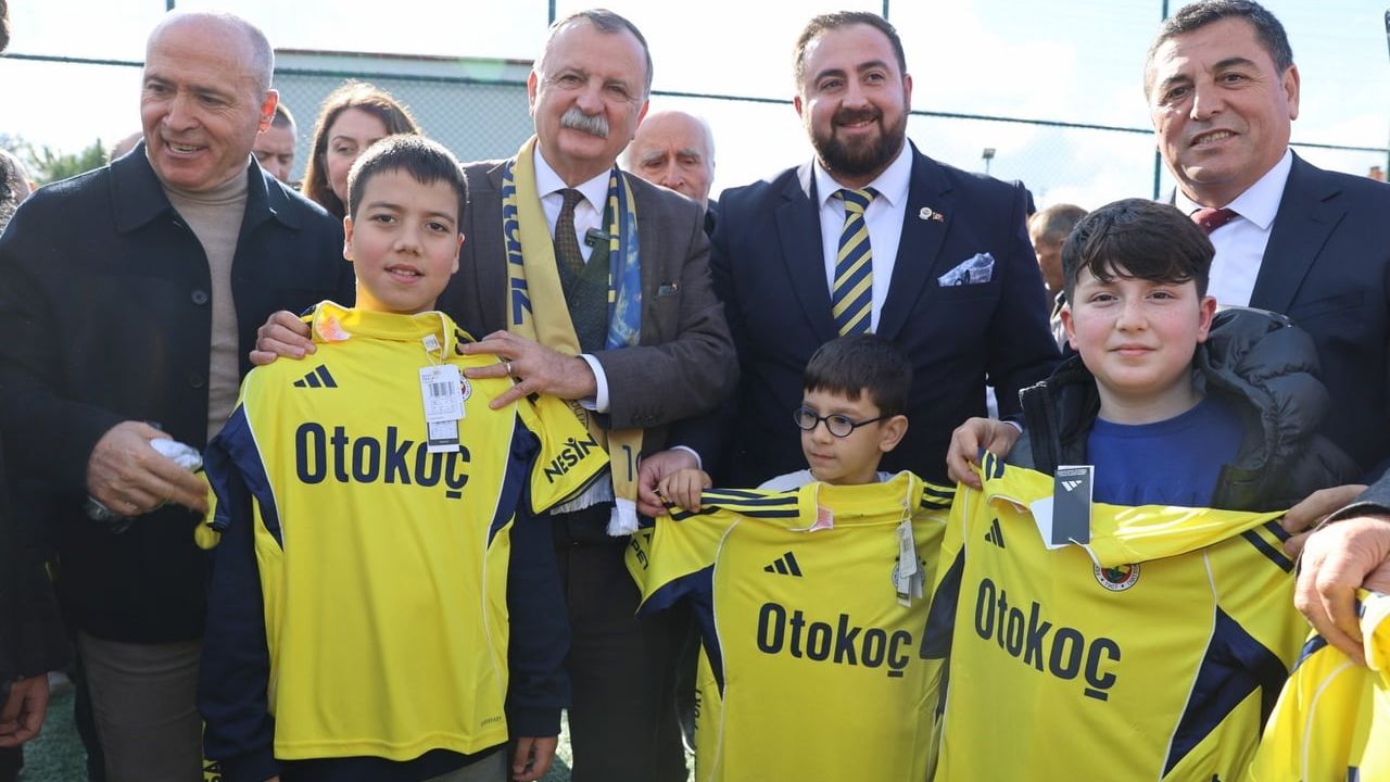 Galatasaraylı Başkan Semih Balaban, Seyitli Mahallesi'ndeki Fenerbahçeli Çocuklarla Buluştu