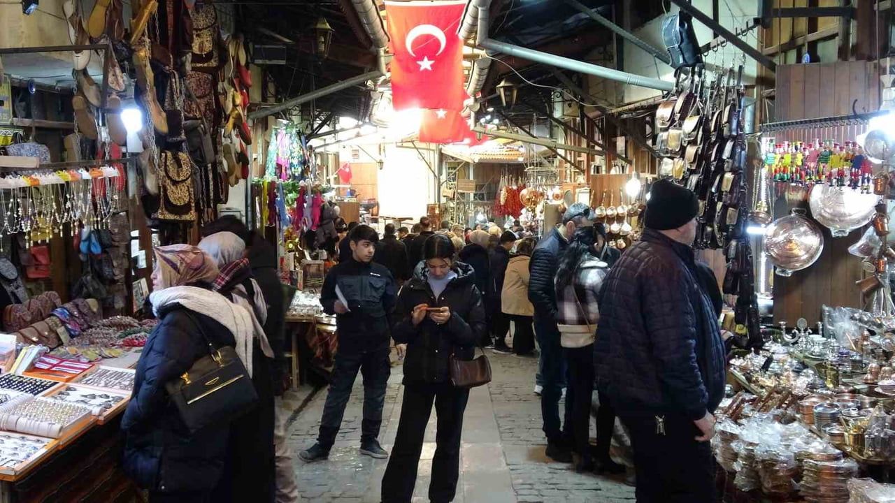 Gaziantep’in tarihi çarşılarında yarıyıl tatili yoğunluğu