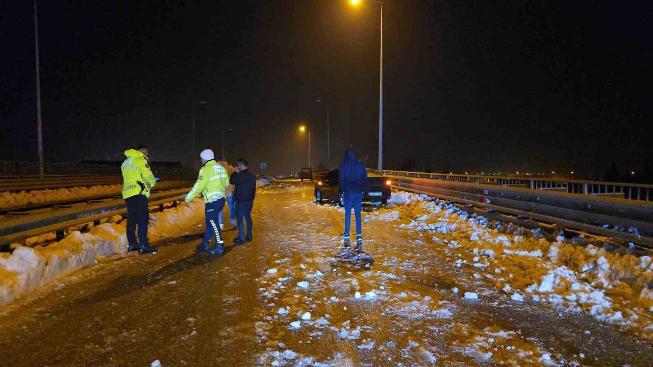 Gaziantep İslahiye'de buzlanma kaynaklı zincirleme kaza: 1 yaralı