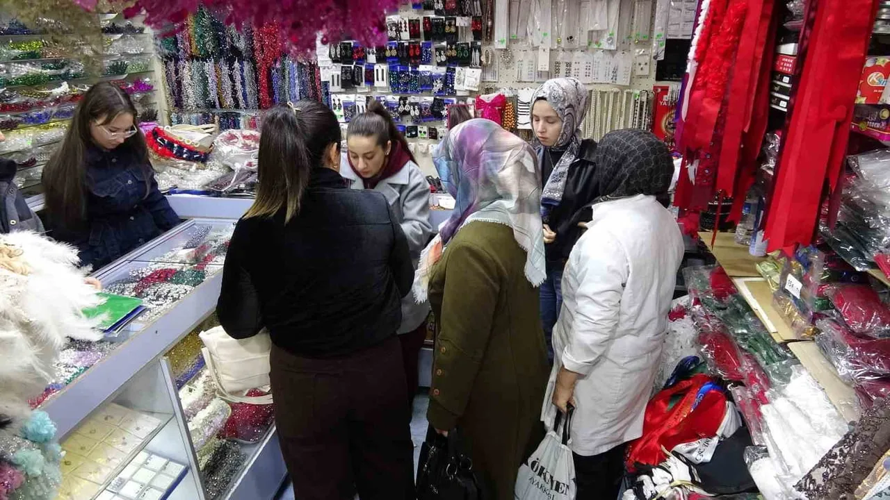 Gaziantep Kapalı Çarşısı: Çeyiz Hazırlıklarının Merkezi ve UNESCO Tescilli Antep İşi Nakışına İlgi