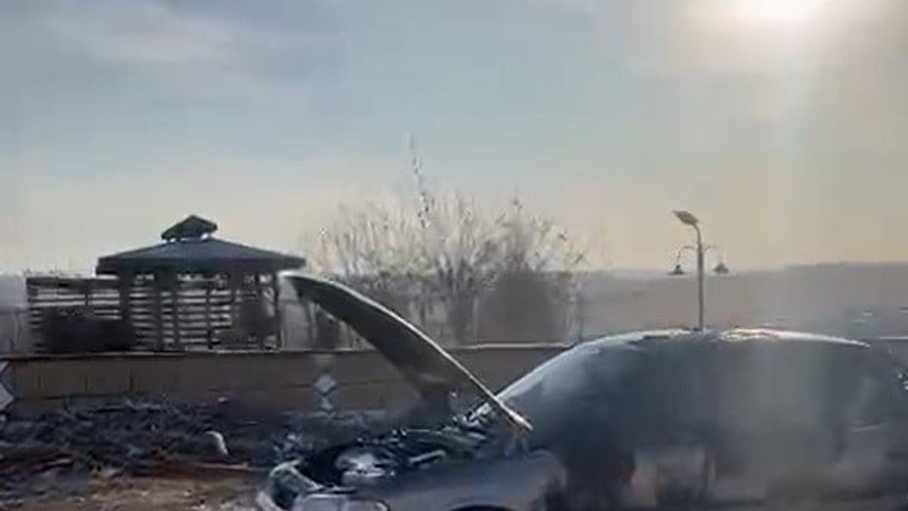 Gaziantep Karkamış'ta Park Halindeki Opel Kundaklandı; Araç Kullanılamaz Hale Geldi