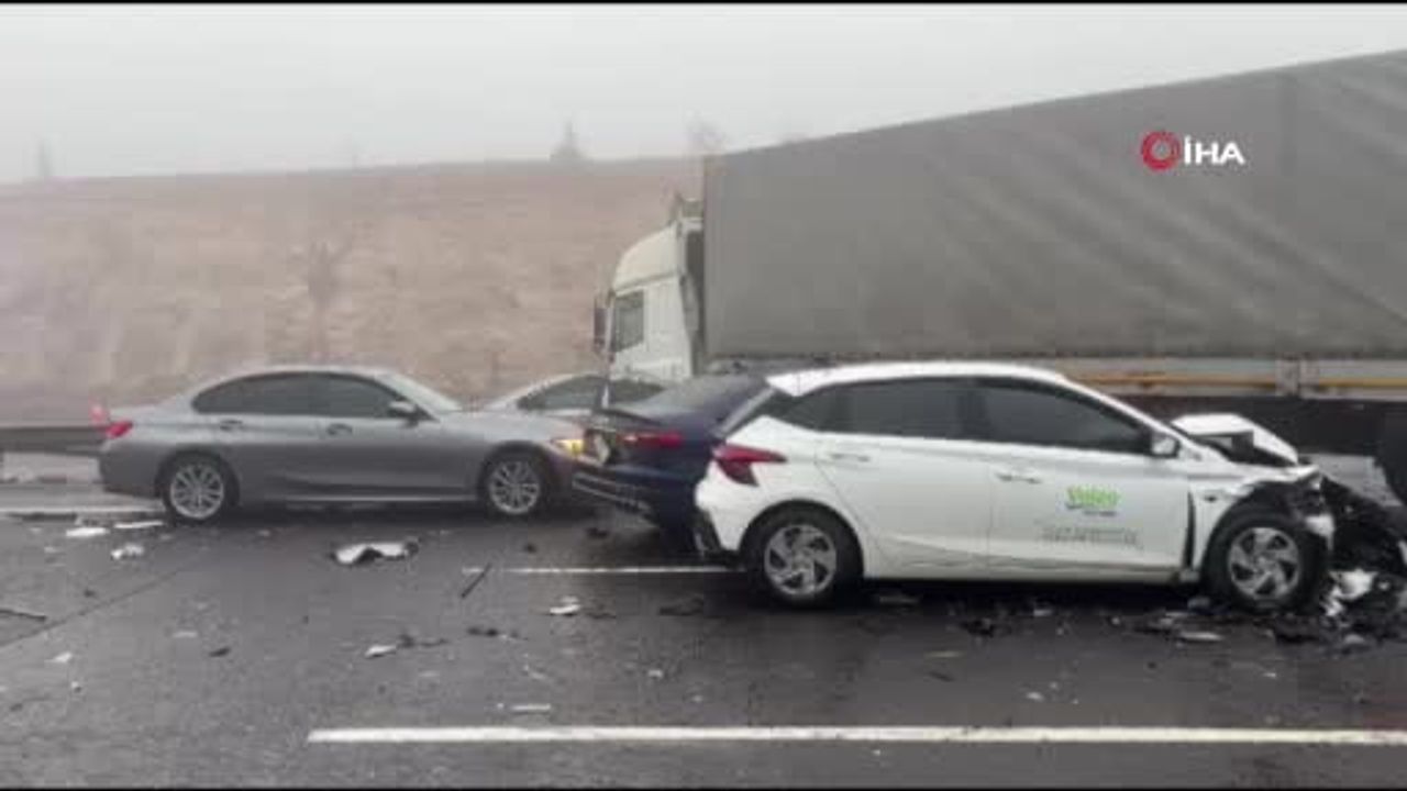 Gaziantep -Şanlıurfa yolunda sis nedeniyle zincirleme kaza: Otobüs karıştı, yaralılar var
