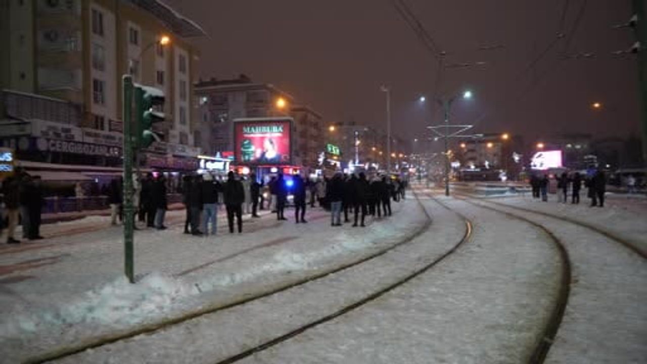 Gaziantep'te 2026 yılı kar yağışı altında coşkuyla karşılandı