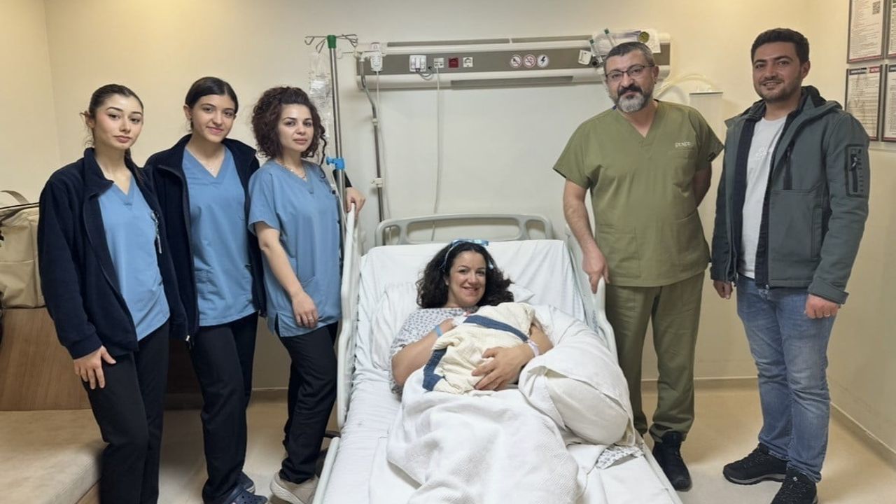 Gaziantep'te 2026 yılının ilk bebeği Ayaz, Özel Hatem Hastanesi'nde dünyaya geldi