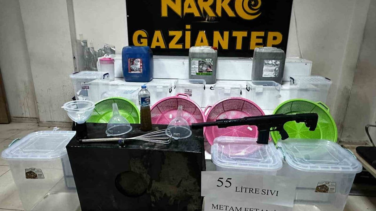 Gaziantep'te 55 litre sıvı metamfetamin ele geçirildi; 3 şahıs tutuklandı