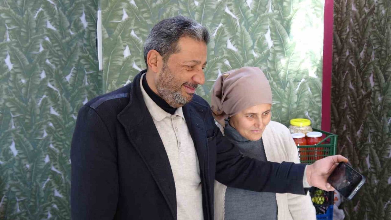 Gaziantep'te iki gençten örnek davranış: Kapalı manavdan aldıkları soğanın parasını tezgaha bıraktılar