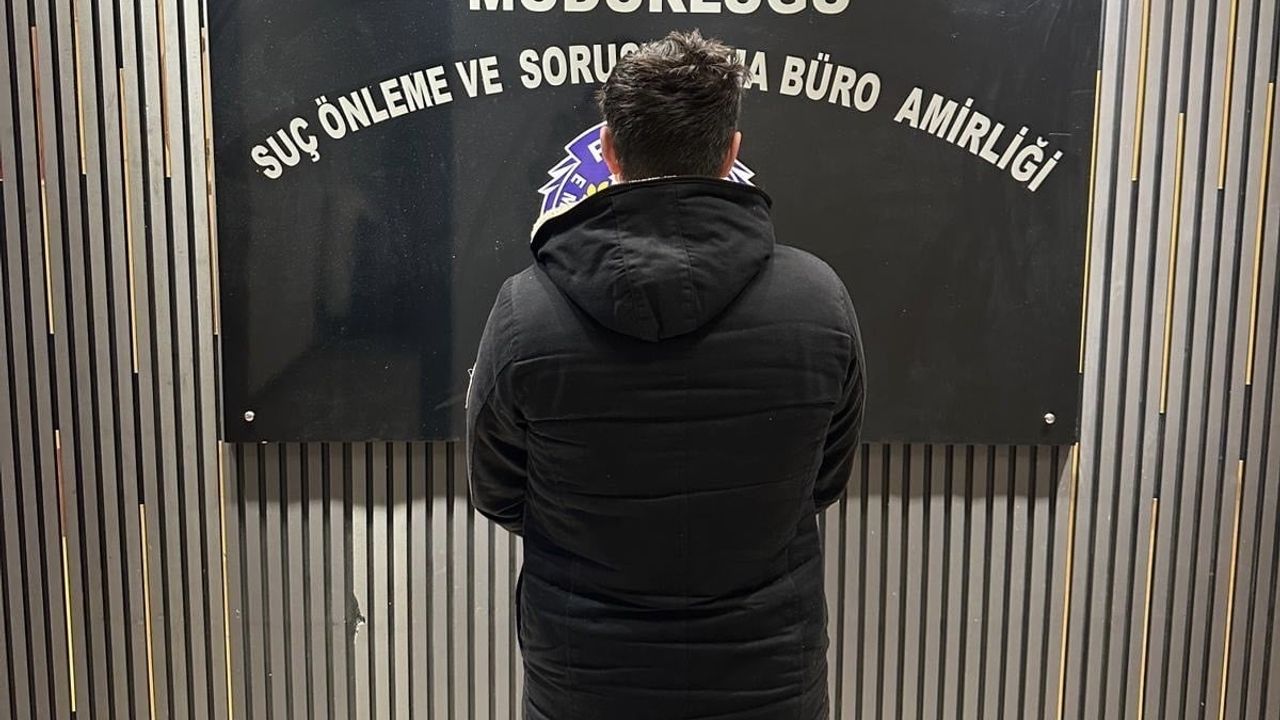 Gaziantep'te iki operasyonda 5 ruhsatsız tabanca, 2 ruhsatsız tüfek ve 3 kurusıkı ele geçirildi; 5 gözaltı