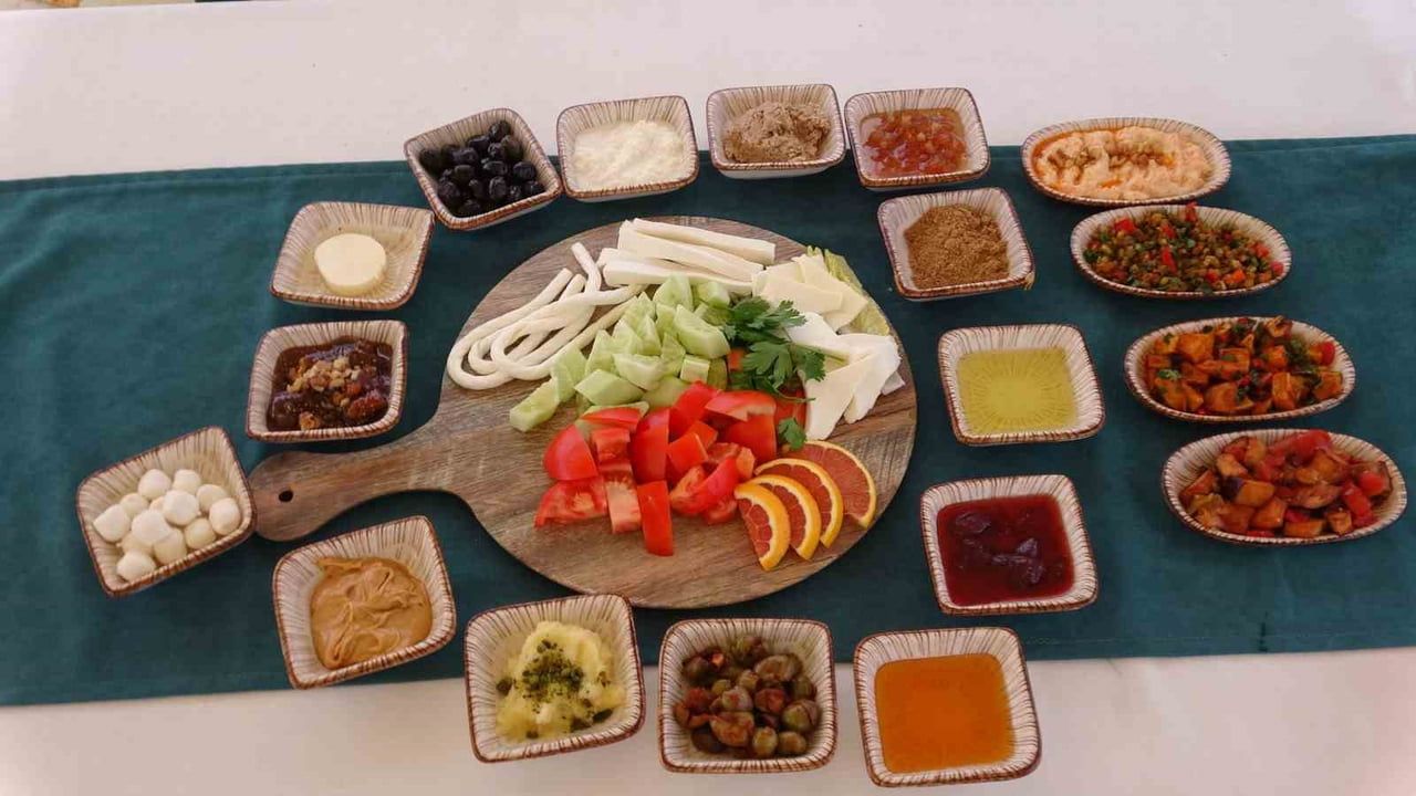 Gaziantep'te kadınlar kooperatifleşip tarihi Antep evini restorana dönüştürdü