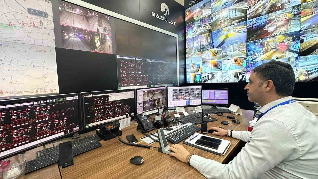 Gaziantep'te karla mücadele yapay zeka destekli Trafik Koordinasyon Merkezi'nden yönetiliyor