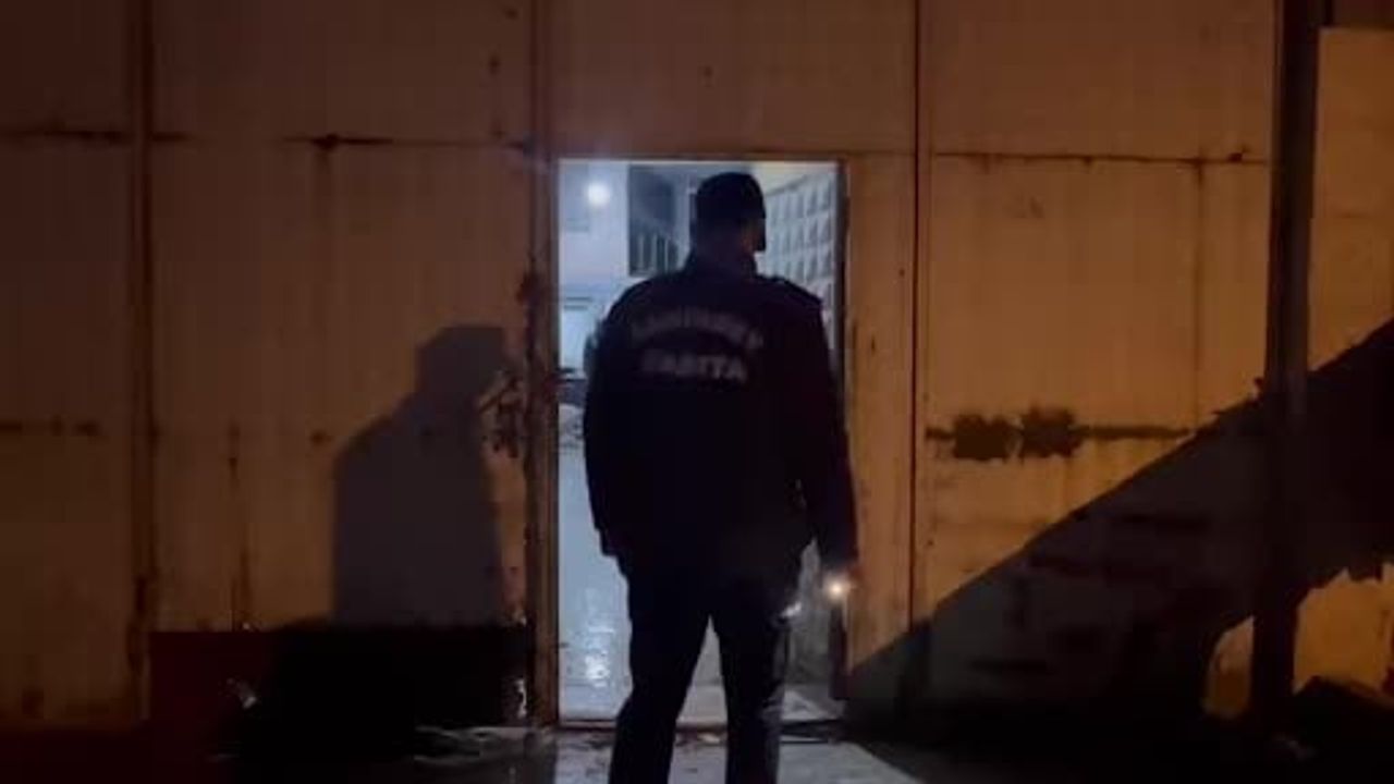 Gaziantep'te ruhsatsız işletmede 1.300 kg sağlıksız sakatat ele geçirildi; işyeri kapatıldı