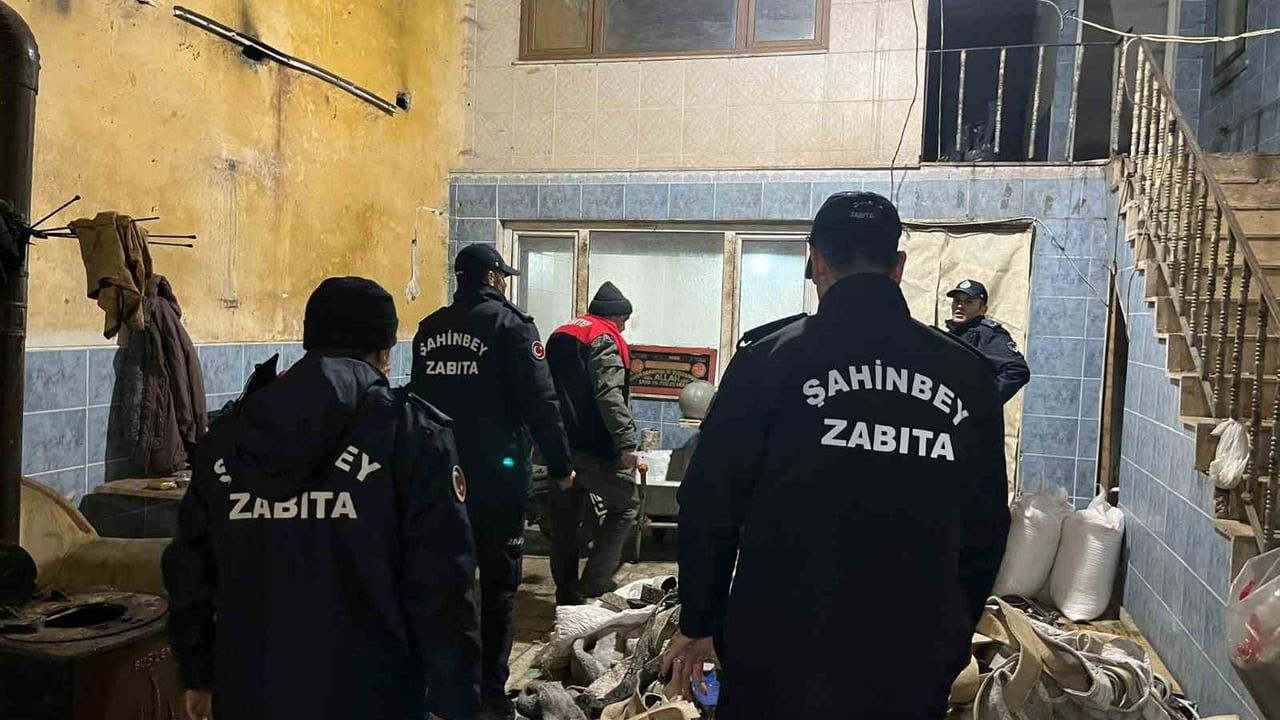 Gaziantep'te ruhsatsız işletmede 1.300 kilogram sağlıksız sakatat imha edildi, iş yeri mühürlendi