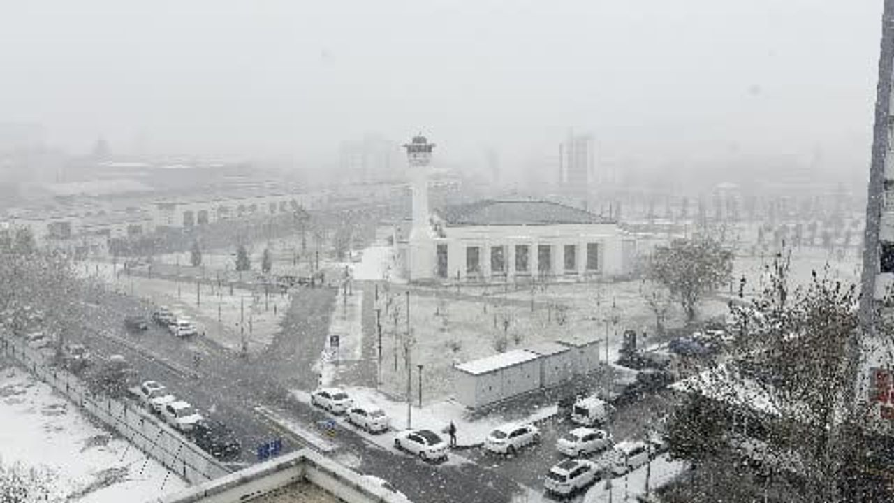 Gaziantep’te Sabah Başlayan Kar Yağışı Tipiye Dönüştü, Ulaşım Etkilendi