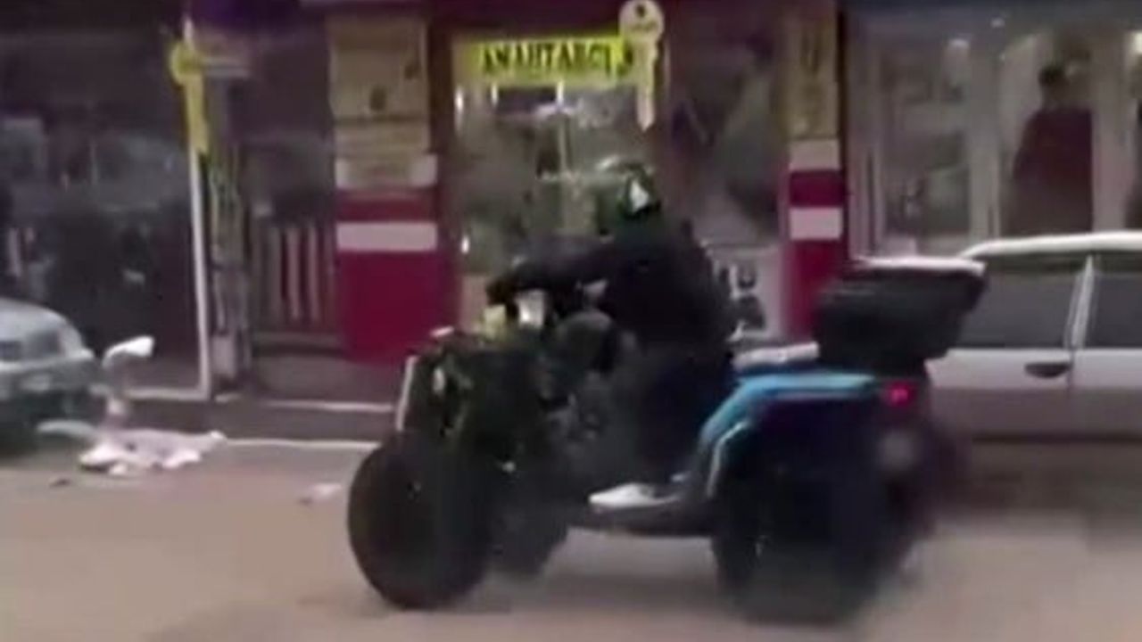 Gaziantep'te Trafiğe Açık Yolda Drift Yapan 2 Sürücüye Ceza: Ehliyetlerine 2 Ay El Konuldu