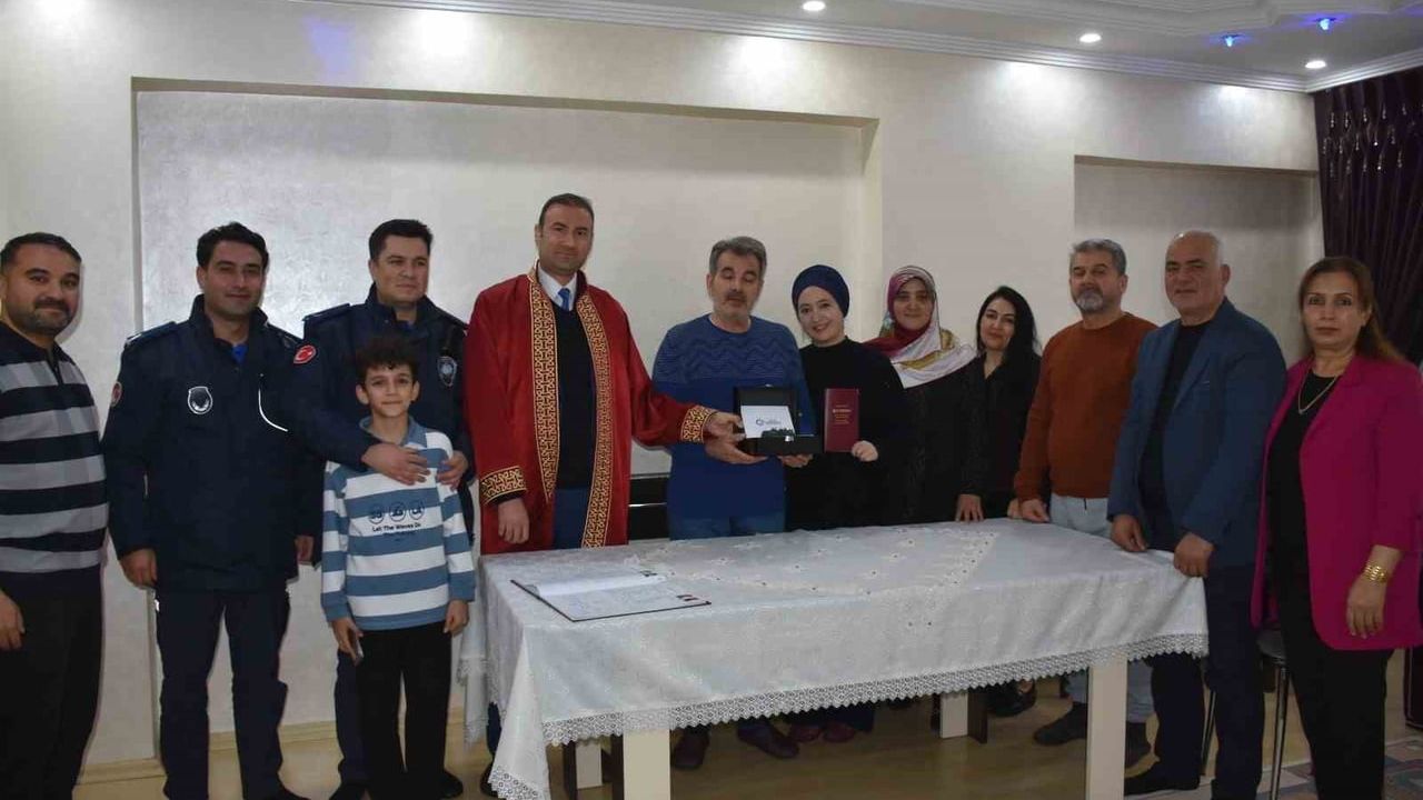 Gaziantep’te Yoğun Kar Yağışı Engel Olmadı: Şahinbey Belediyesi Çiftin Nikâhını Evde Kıydı