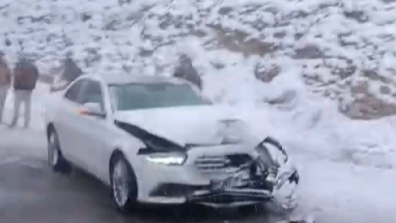 Gaziantep'te Yoğun Kar Yağışı: TAG Otoyolu'nda Çok Sayıda Trafik Kazası ve Trafikte Aksamalar