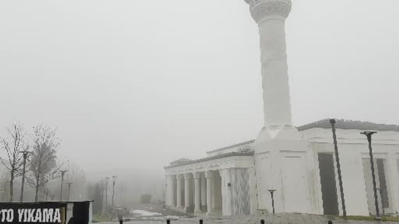 Gaziantep'te Yoğun Sis: Görüş Mesafesi Yer Yer 50 Metreye Düştü, Kara Ulaşımı Etkilendi