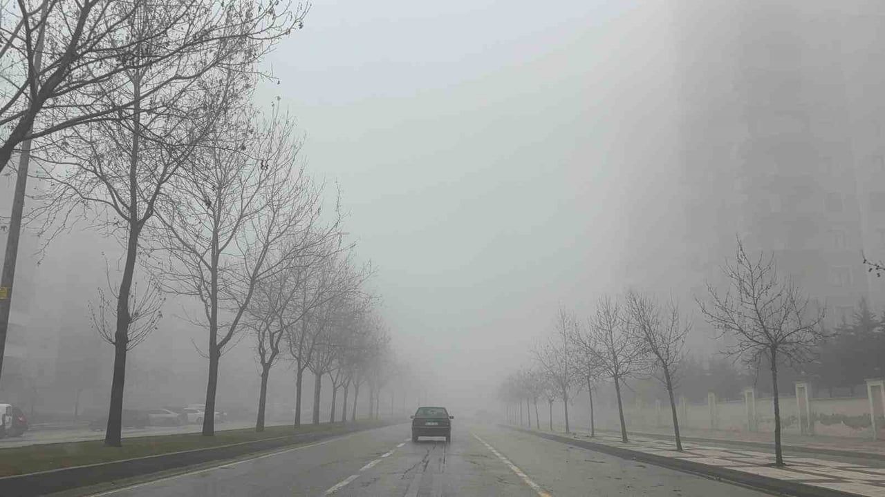 Gaziantep'te yoğun sis ve yağış: görüş mesafesi yer yer 50 metreye düştü