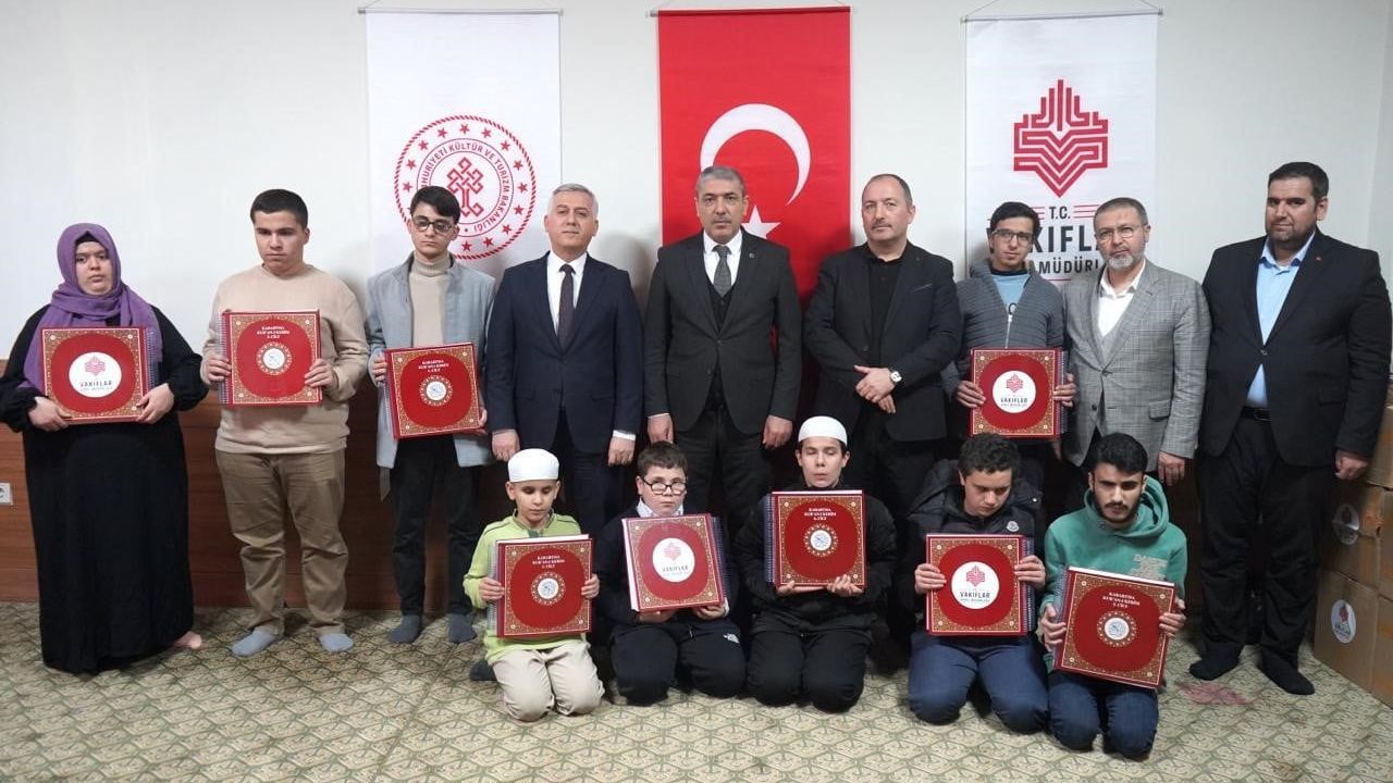 Gaziantep Vakıflar Bölge Müdürlüğü'nden görme engelli hafızlara Braille Kur’an desteği