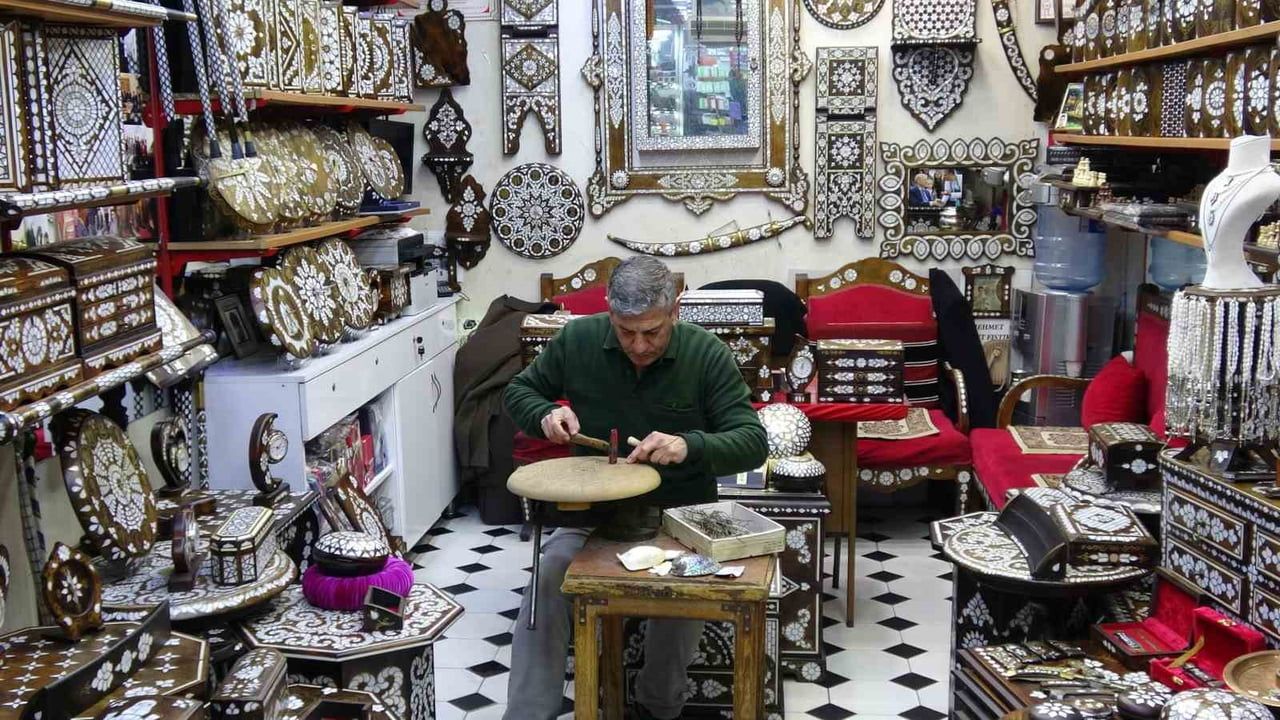 Gaziantepli sedef kakma ustası Mehmet Bülent Fıstıkçı'ya Yaşayan İnsan Hazineleri Ödülü