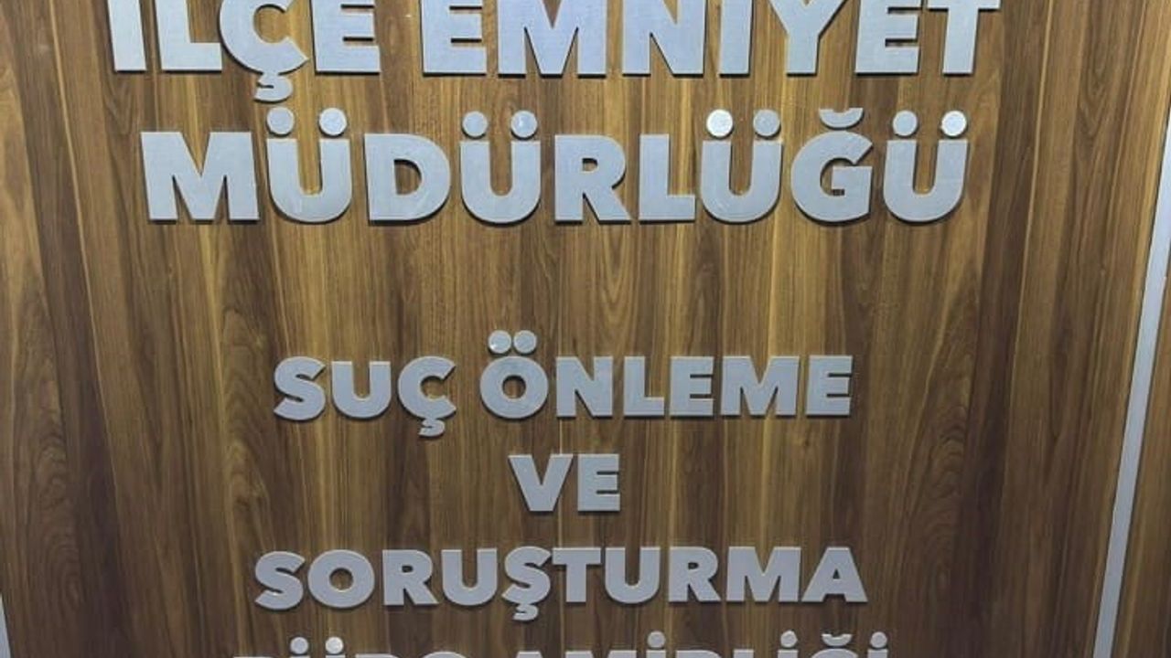 Gaziemir'de uyuşturucu operasyonu: 637 sentetik ecza hap ve ruhsatsız tabanca ele geçirildi